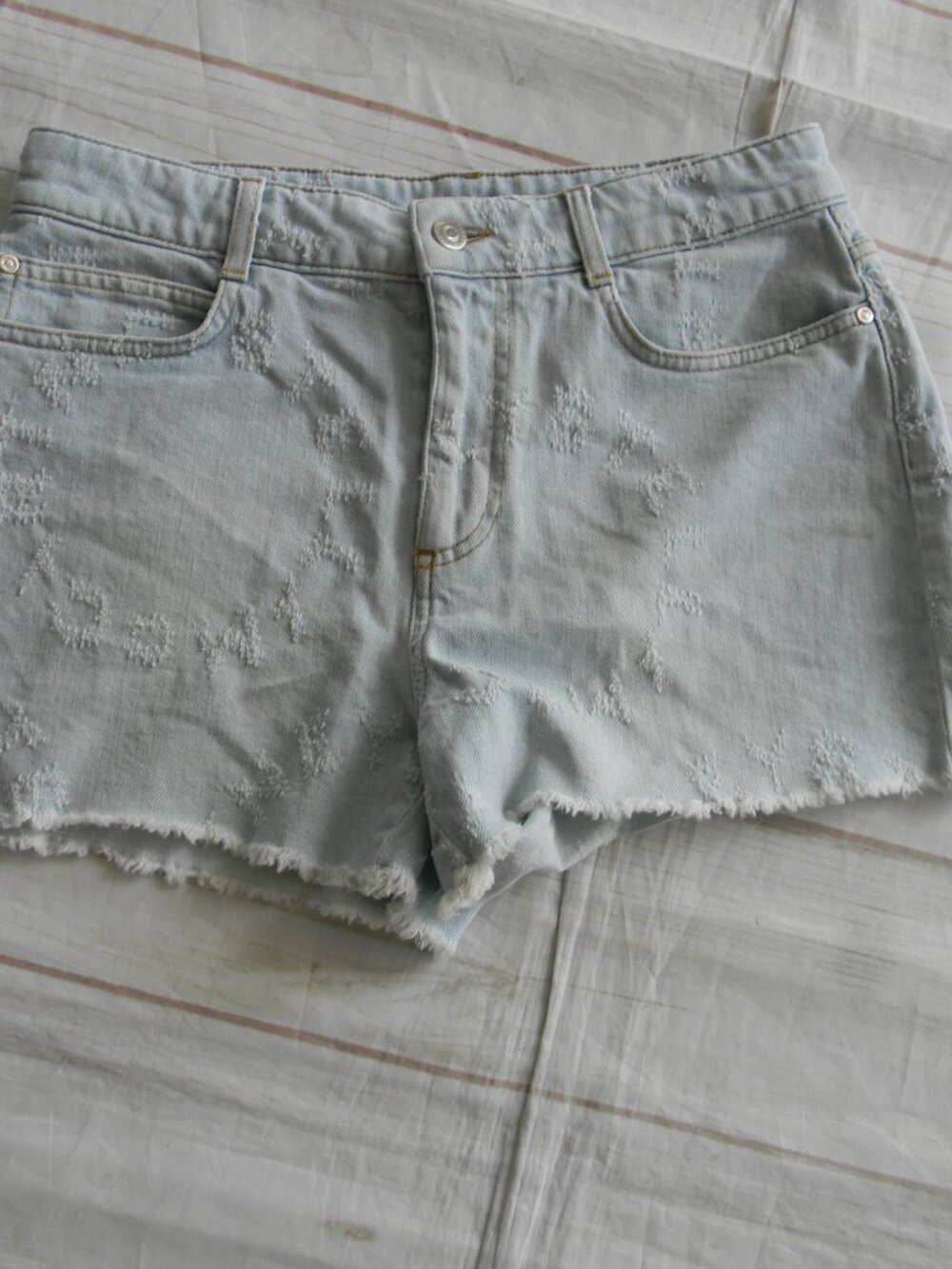 STELLA MCCARTNEY LIGHT WASH DISTRESSED DENIM JEAN SHORTS RAW HEM SZ 28 3"INSEAM